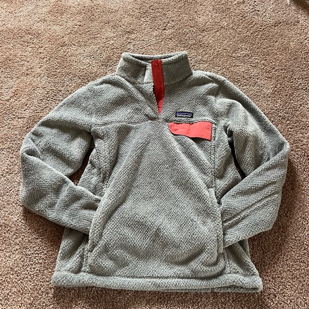 Patagonia Grey and Salmon fleece!